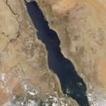 Laut Merah membelah secara diagonal dalam citra warna asli Aqua MODIS dari tanggal 29 September 2004 | sumber: visibleearth.nasa.gov/images/72089/red-sea
